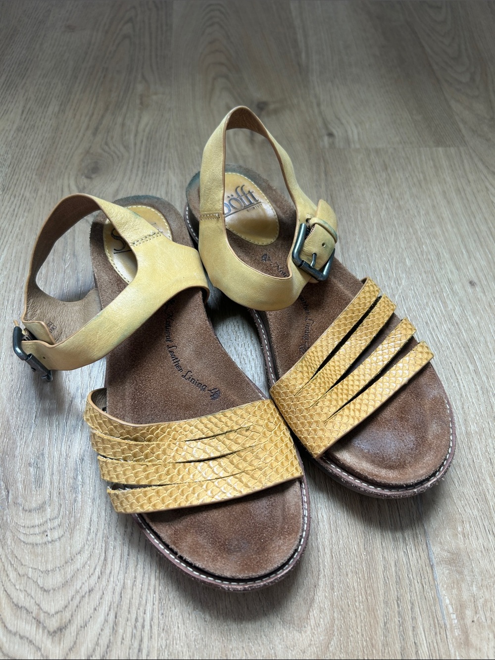 Sofft Yellow Textured Leather Slingback Sandals Size 6.5